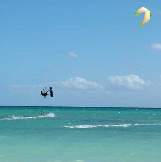 Kite surfing in Playa del Carmen